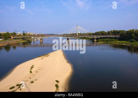 Varsovie, Mazovie / Pologne - 2018/09/02 : Vue panoramique de la Vistule avec plus Srednicowy pont de chemin de fer et le nord du district de Varsovie Banque D'Images