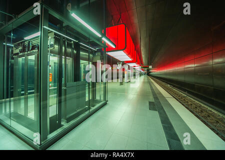 HafenCity Hambourg métro U-Bahn feux perspective Banque D'Images