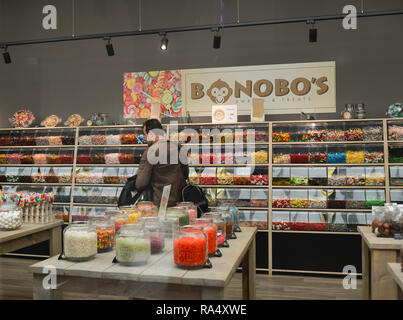 Bruges, Belgique - 6 Oct, 2018. Grand choix de bonbons dans un magasin de bonbons à Bruges, Belgique. Banque D'Images
