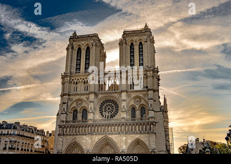 L'intérieur de Notre-Dame de Paris, également connu sous le nom de la Cathédrale Notre Dame une cité médiévale cathédrale catholique sur l'Île de la Cité Banque D'Images