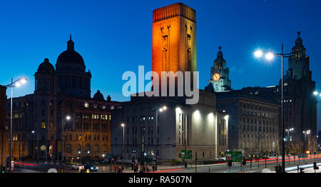 Tunnel Queensway Ventalation, l'arbre du Strand, Liverpool, avec les 3 grâces derrière, à savoir, Dock, Cunard et bâtiments du foie. Nov 2018 prises. Banque D'Images