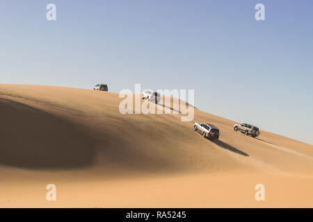 Merveilleuse aventure voyage Safari en 4x4 voitures dans Siwa désert , Égypte Banque D'Images