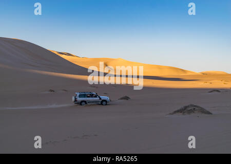 Merveilleuse aventure voyage Safari en 4x4 voitures dans Siwa désert , Égypte Banque D'Images