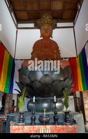 Nagasaki, Japon - 24 octobre 2018 : La figure de Vairochana le grand bouddha à la grande salle du Temple Kotaiji Banque D'Images