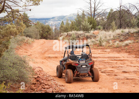 4x4 véhicule hors route conduisant le long trail à Devils Bridge Banque D'Images