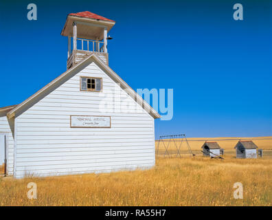 Vieille école centrale dans la prairie près de ledger, Montana Banque D'Images