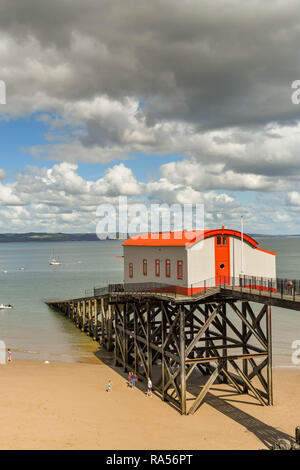 TENBY, Pembrokeshire, Pays de Galles - AOÛT 2018 : l'ancienne station de sauvetage à Tenby, Pays de Galles de l'Ouest, qui a été converti en logement. Banque D'Images