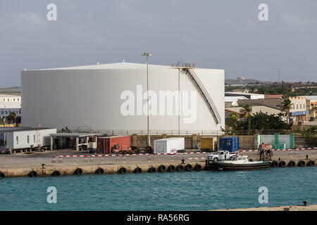 Un réservoir en terminal de fret à Aruba Banque D'Images