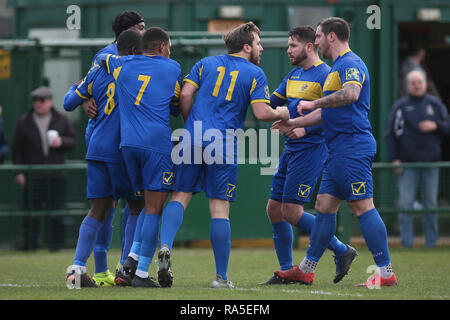 Les joueurs célèbrent leur premier Romford but inscrit par Ayo Olukoga au cours de Romford vs Grays Athletic, Bostik Division de Ligue 1 de football du Nord à Rookery Banque D'Images