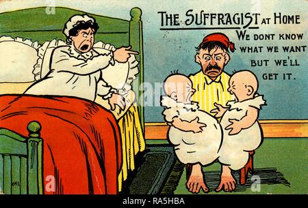 Couleur anti-suffrage universel, carte postale, avec une illustration d'une femme, assis au lit, vêtu d'un capuchon blanc et chemise, pointage, et probablement en criant à son mari (le port jaune, rayé pyjama et un verre rouge) qui est assis sur un tabouret à proximité tout en essayant de réconforter une paire de bébés pleurer, titré "uffragists à la maison, nous ne savons pas ce que nous voulons, mais nous allons le faire, ' publié pour le marché britannique, 1900. () Banque D'Images