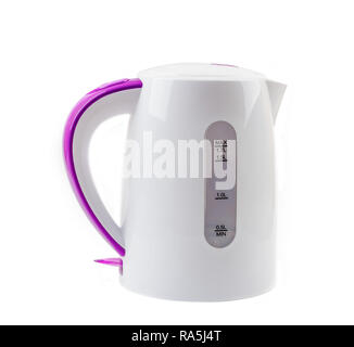 Bouilloire électrique en plastique isolé sur fond blanc Banque D'Images