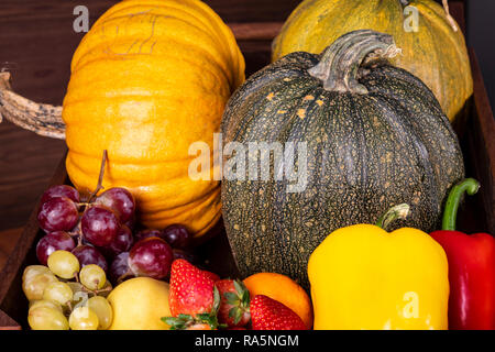 Les fruits et les légumes avec des citrouilles en automne still life Banque D'Images