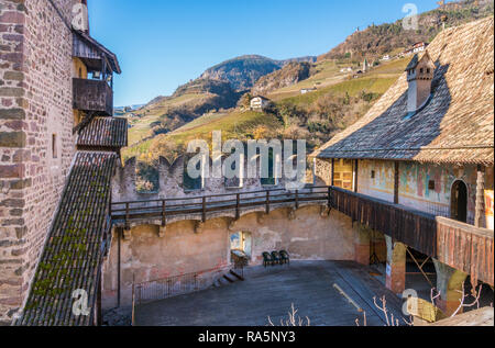 Castel Roncolo près de Bolzano, dans la région du Trentin-Haut-Adige, en Italie. Banque D'Images