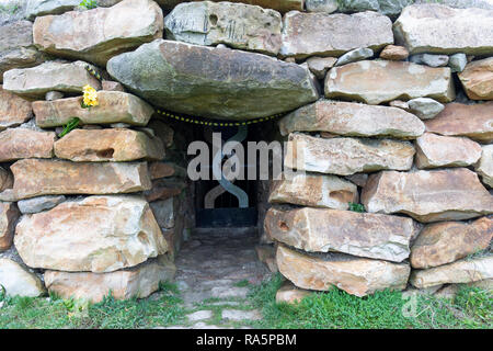 Le long Barrow à tous les Cannings - un lieu pour les restes incinérés dans les urnes, Wiltshire, Angleterre Banque D'Images