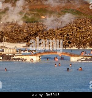 Baignoire thermale Blue Lagoon en soirée, Reykjanes peninsula, près de Reykjavik, Islande Banque D'Images