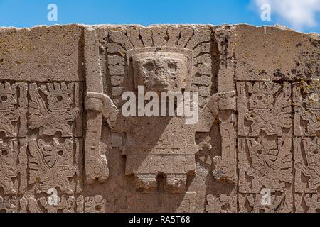 Porte du Soleil avec des chiffres de la période pré-Inca, Tihuanaku, Tiawanacu, Tiahuanaco, La Paz, Bolivie Banque D'Images