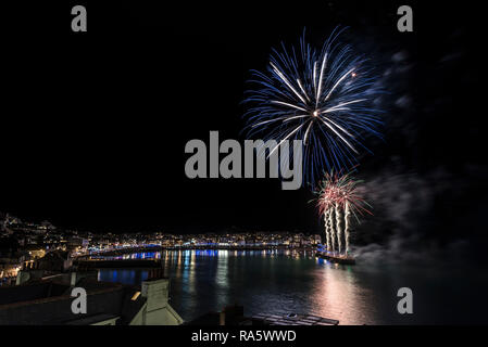 New Years eve 2018 Feu d'artifice sur Smeaton'S pier St Ives Cornwall UK 3 Banque D'Images