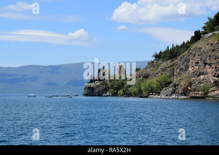 Église de Saint-Jean à Kaneo près de lac d'Ohrid. Ohrid, Macédoine. Banque D'Images