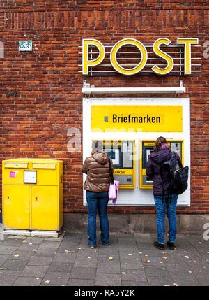 Les machines à affranchir, case courrier de la poste allemande dans un bureau de poste, Domplatz, Muenster, Rhénanie du Nord-Westphalie Banque D'Images