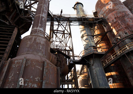 Les cheminées en acier Bethlehem Pennsylvanie industrielle close up durant le jour montrant vieux moulins où l'acier a été forgée et créée pour le pays Banque D'Images