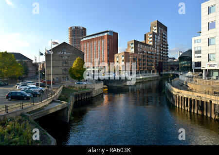 Rivière Aire, Leeds, West Yorkshire, Royaume-Uni Banque D'Images