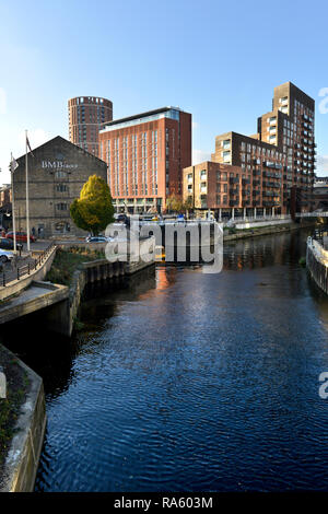Rivière Aire, Leeds, West Yorkshire, Royaume-Uni Banque D'Images