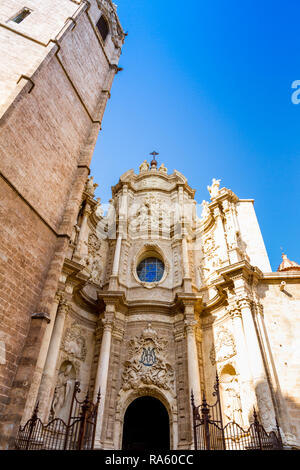 Les portes en fer de la cathédrale Saint Mary's ou la cathédrale de Valence à Valence, Espagne
