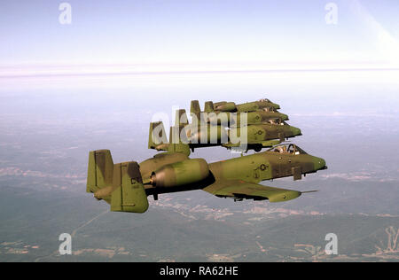 1979 - Quatre Virginia Air National Guard A-10A Thunderbolt II aéronefs volent en formation. Banque D'Images