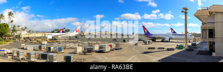 Honolulu, Hawaii - Dec 22, 2018 : les avions à réaction de l'Hawaiian Airlines à l'Aéroport International d'Honolulu Banque D'Images