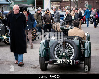 Weybridge, Surrey, UK. 1er janvier 2019. Le Brooklands Museum New Years Day Classic car la cueillette. Brooklands Weybridge, Surrey emplacement Road au Royaume-Uni. 01/01/2019 Credit : Cabanel/Alamy Live News Banque D'Images