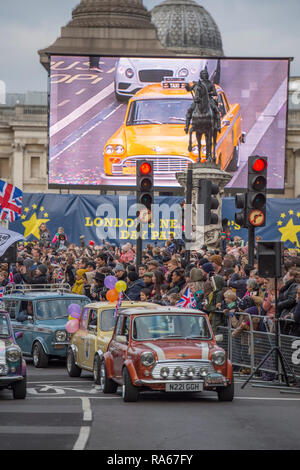 Westminster, London, UK. 1er janvier 2019. L'Assemblée Londres New Years Day Parade a lieu sur une route de Piccadilly à Parliament Square, suivis par des milliers. Le thème de cette année est Londres accueille le monde. Image : Londres et le Surrey Mini Owners Club, UK. Credit : Malcolm Park/Alamy Live News. Banque D'Images