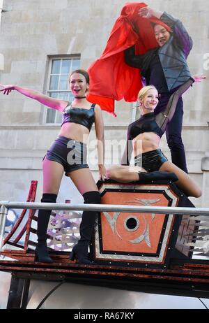 Andrew Lee Illusionniste et mentaliste,Londres,le défilé du Nouvel An,Whitehall,London.UK Banque D'Images