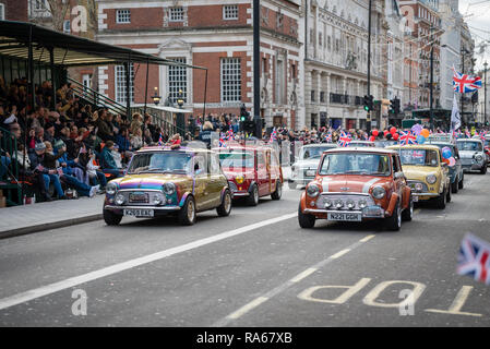 Londres, Royaume-Uni. 1er janvier 2019. Le thème du défilé de cette année était "Londres accueille le monde". Avec des milliers d'artistes d'une multitude de différents pays et cultures du monde entier défilent dans le centre de Londres. Lois comprennent la Londres et le Surrey Mini Owners Club. Credit : Ilyas Ayub / Alamy Live News Banque D'Images