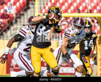 Tampa, Floride, USA. 06Th Jan, 2019. L'Iowa Hawkeyes wide receiver Nick Easley (84) fait de la capture dans le 1er trimestre pendant le jeu entre le Mississippi State Bulldogs et l'Iowa Hawkeyes dans l'Outback Bowl chez Raymond James Stadium de Tampa, Floride. Del Mecum/CSM/Alamy Live News Banque D'Images