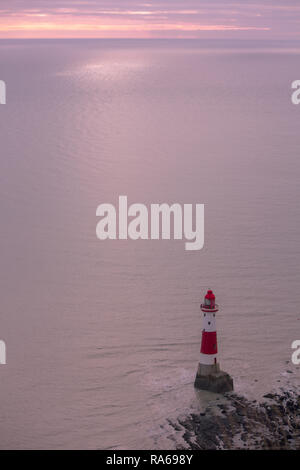 Beachy Head, Eastbourne, East Sussex. 1er janvier 2019. Jour de l'après-midi avec un faible soleil à Beachy Head, un grand phare dans le sud-est de l'Angleterre, canal. Crédit : Sarah Mott/Alamy Live News Banque D'Images