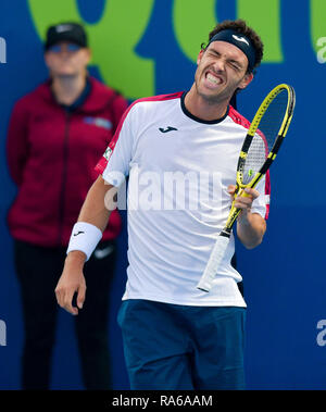 Doha, Qatar. 1er janvier 2019. Marco Cecchinato de l'Italie réagit au premier tour match contre Sergiy Stakhovsky de l'Ukraine à l'ATP de l'Open du Qatar de tennis à Doha, capitale du Qatar, le 1 er janvier 2019. Credit : Nikku/Xinhua/Alamy Live News Banque D'Images