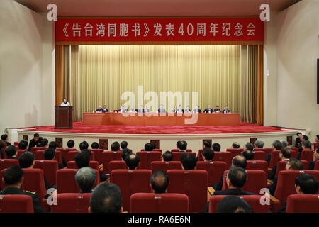 (190102) -- BEIJING, 2 janvier 2019 (Xinhua) -- un rassemblement pour commémorer le 40e anniversaire de l'émission du Message aux compatriotes de Taiwan est tenue dans le Grand Hall du Peuple à Beijing, capitale de Chine, le 2 janvier 2019. (Xinhua/Pang Xinglei) Banque D'Images