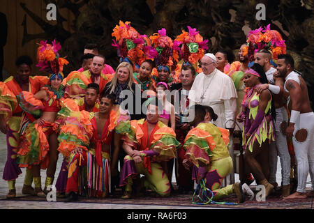 La cité du Vatican. 2 Jan, 2019. (Saint-siège) LE PAPE FRANÇOIS duringnhis theCircus avec Audience Générale mercredi de Cuba dans l'Aula Paul VI au Vatican. Image Crédit : © Evandro Inetti via Zuma sur le fil) Credit : Evandro Inetti/ZUMA/Alamy Fil Live News Banque D'Images