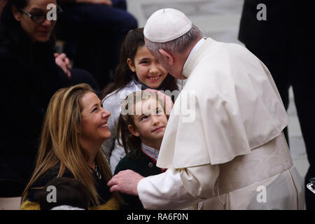 La cité du Vatican. 2 Jan, 2019. (Saint-siège) LE PAPE FRANÇOIS duringnhis theCircus avec Audience Générale mercredi de Cuba dans l'Aula Paul VI au Vatican. Image Crédit : © Evandro Inetti via Zuma sur le fil) Credit : Evandro Inetti/ZUMA/Alamy Fil Live News Banque D'Images