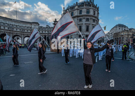 Londres, Royaume-Uni. 1er janvier 2019. La fierté de Bixby High School Marching Band - La New Years Day Parade passe à travers le centre de Londres. Crédit : Guy Bell/Alamy Live News Banque D'Images