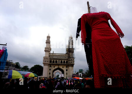 19 décembre 2018 - Hyderabad, Inde, Telangana - une vue sur la Charminar qui a été construit en 1591, un monument et mosquée à Hyderabad..Hyderabad est la capitale de l'Inde du sud est l'Etat Telangana. Hyderabad, un ancien centre de commerce de diamants qui a été une fois la capitale dynastique Qutb Shahi. (Crédit Image : © Azhar Khan/SOPA des images à l'aide de Zuma sur le fil) Banque D'Images