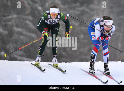 Oberstdorf, Allemagne. 09Th Jan, 2019. Ski nordique/ski de fond : Coupe du monde, Tour de ski, 10 km classique départ en masse, les femmes. Julia Belger (l) de l'Allemagne sur la route. Credit : Karl-Josef Opim/dpa/Alamy Live News Banque D'Images