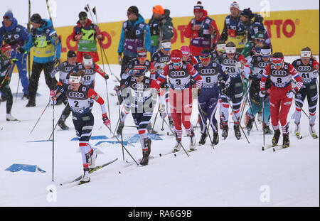 Oberstdorf, Allemagne. 09Th Jan, 2019. Ski nordique/ski de fond : Coupe du monde, Tour de ski, 10 km classique départ en masse, les femmes. Ingvild Flugstad Östberg de Norvège dirige le domaine. Credit : Karl-Josef Opim/dpa/Alamy Live News Banque D'Images