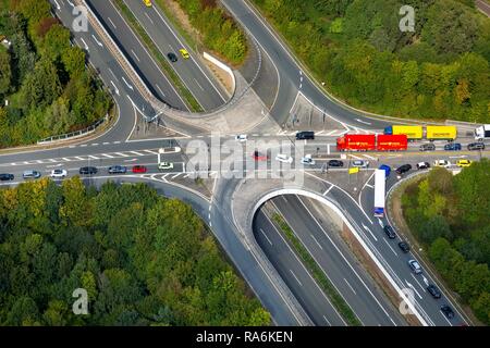 Vue aérienne, l'intersection, la route fédérale 54 et la route fédérale 508, Kreuztal, Rhénanie du Nord-Westphalie, Allemagne Banque D'Images