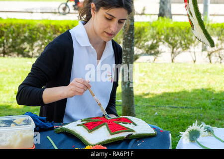 Viana do Castelo, Portugal - 5 mai 2018 : les préparatifs de la fête des roses de Vila Franca do Lima, Viana do Castelo, Portugal Banque D'Images