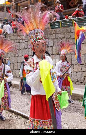 Défilé traditionnel à Aguas Calientes, Pérou Banque D'Images