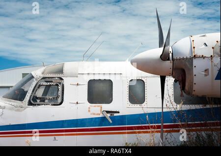 Lits jumeaux abandonnés prop avion Banque D'Images