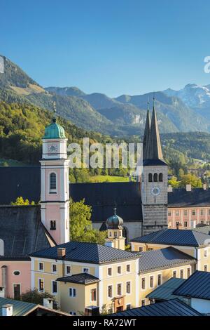 Vue sur Berchtesgaden avec Andreas église paroissiale et collégiale St.Peter, Berlin, Allemagne Banque D'Images