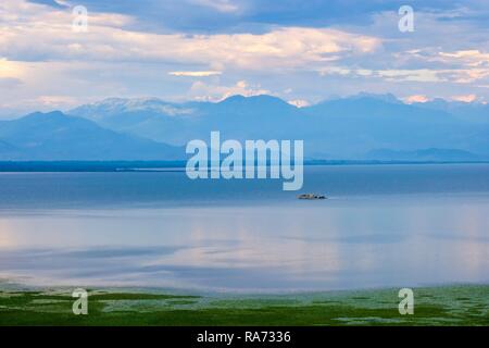 Grmozur forteresse sur une île dans le lac de Skadar, Skadarsko Jezero, le parc national du lac de Skadar, près de Bar, Monténégro Banque D'Images