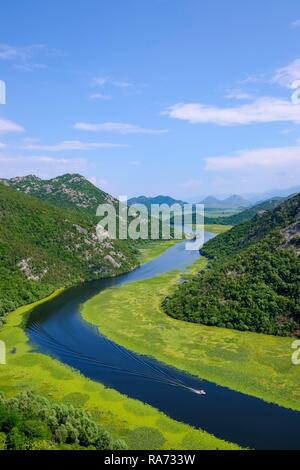 Rijeka Crnojevica, la rivière vue depuis Pavlova Strana vue", le parc national du lac de Skadar, près de Cetinje, Monténégro Banque D'Images